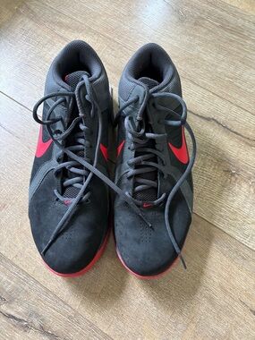 Nike Men’s Black & Red Mid-Top Athletic Sneakers